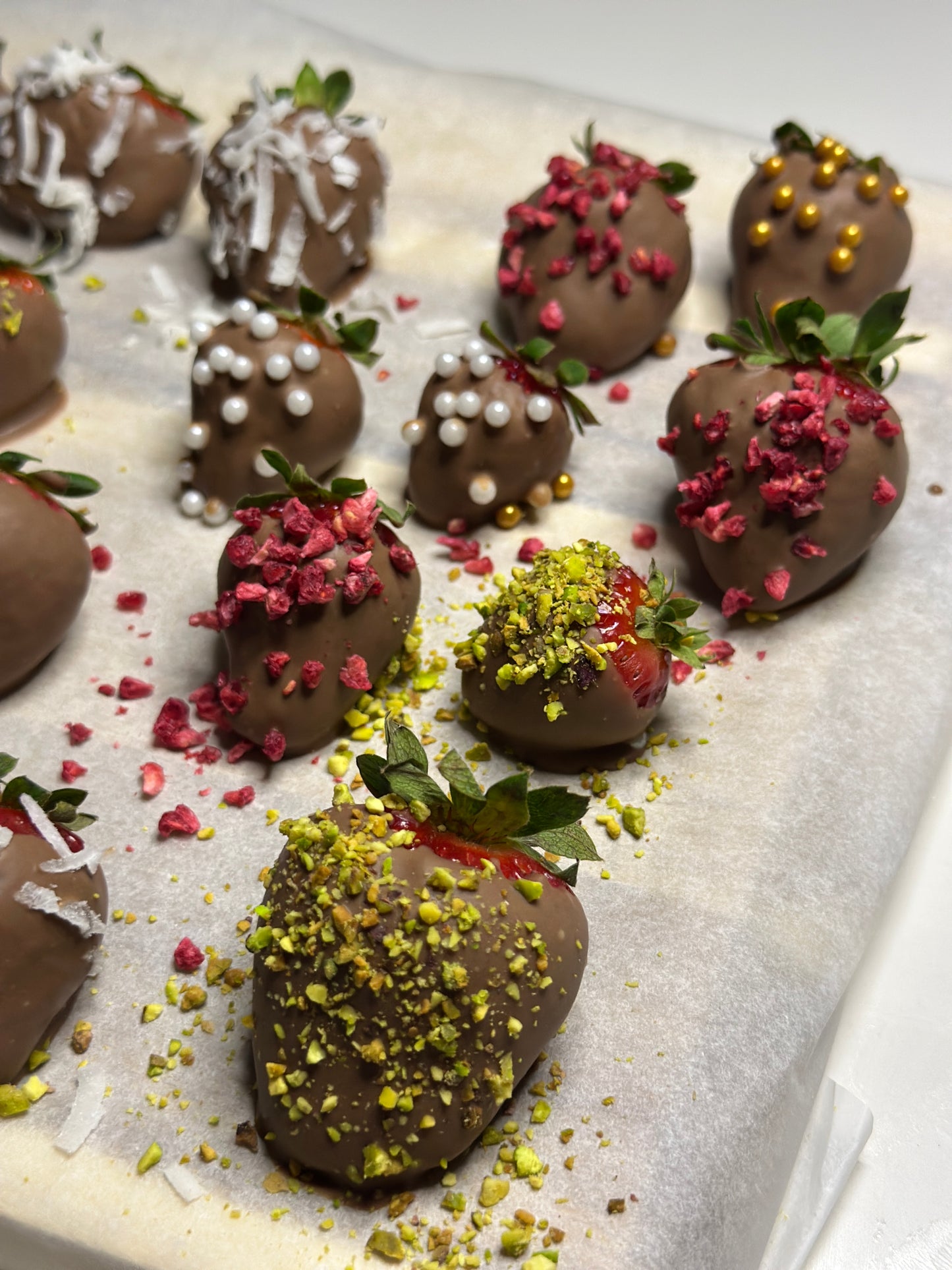 Milk Chocolate Strawberries (20-ps,...oz)