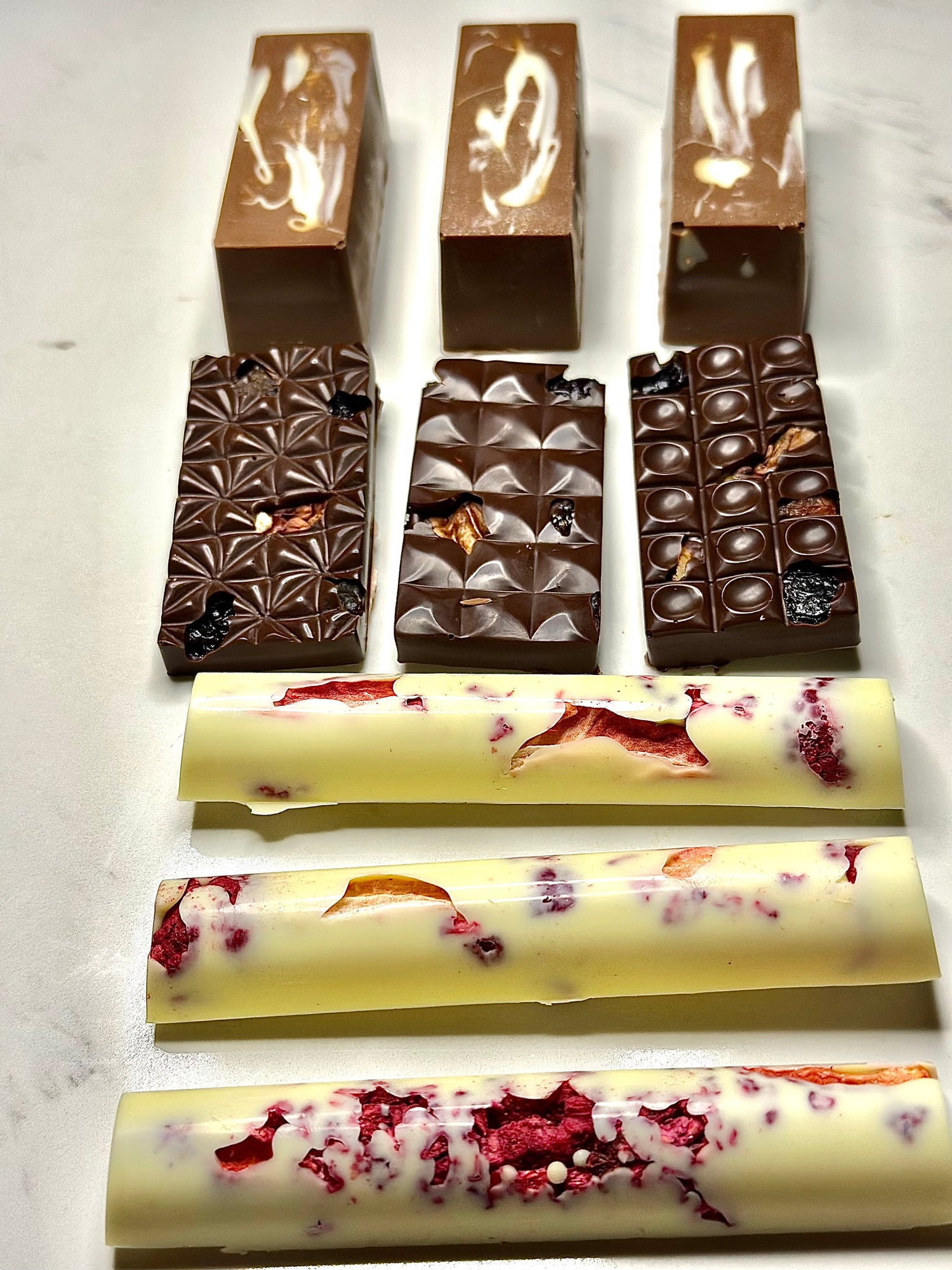 WHITE & DARK CHOCOLATE BAR