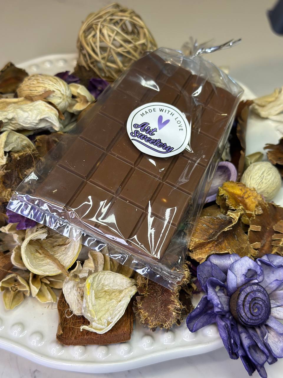 Milk Chocolate with Hazelnuts and Roses Bar (1-ps, ...oz)